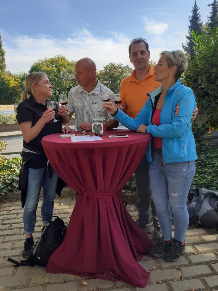 HelfAHRwein - Wein und Wandertouren - Das Wanderlust Bistro geht an den Start!